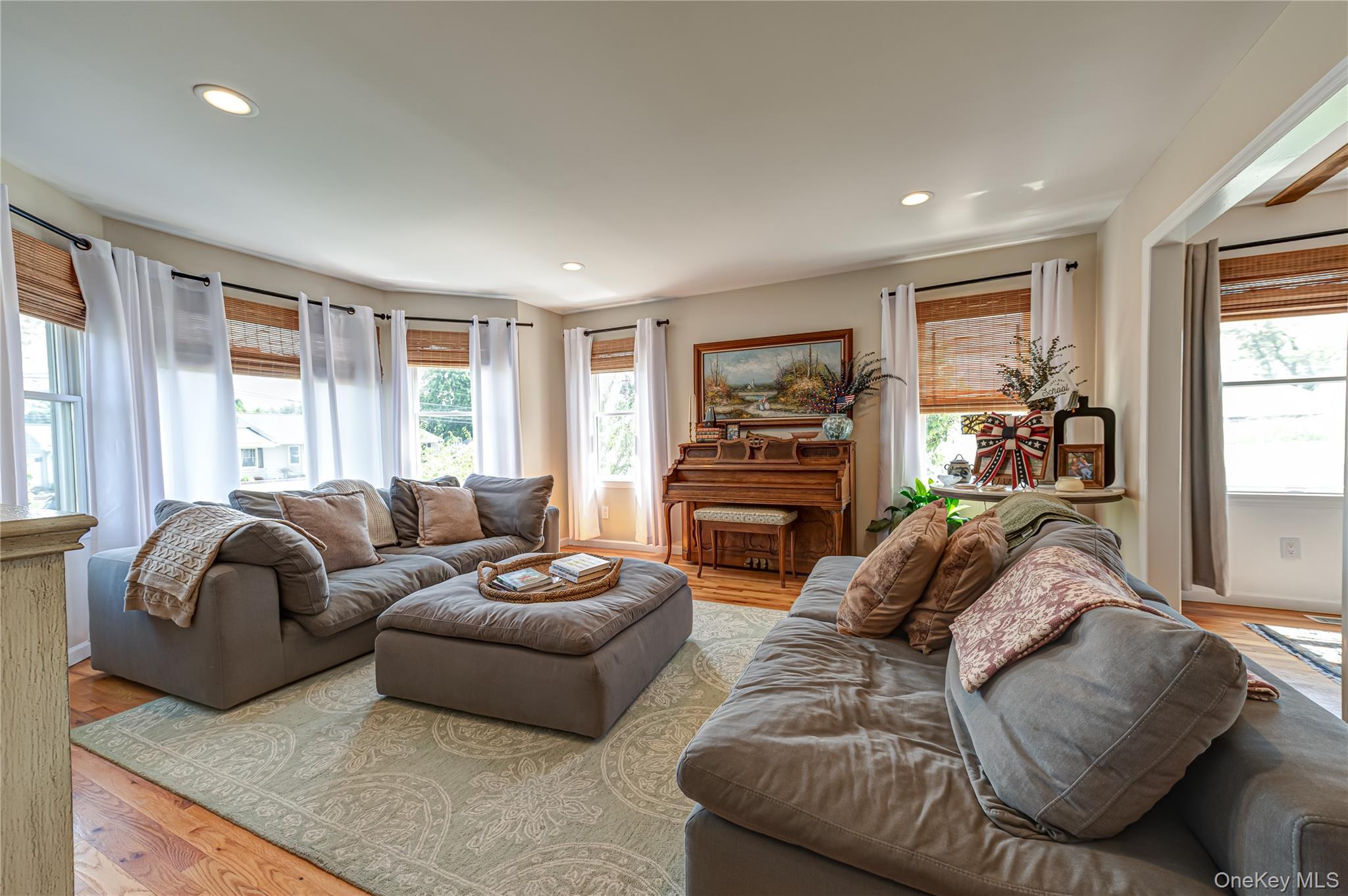 Single Family Vanderbilt Boulevard  Suffolk County, NY 11769, MLS-1044054-3