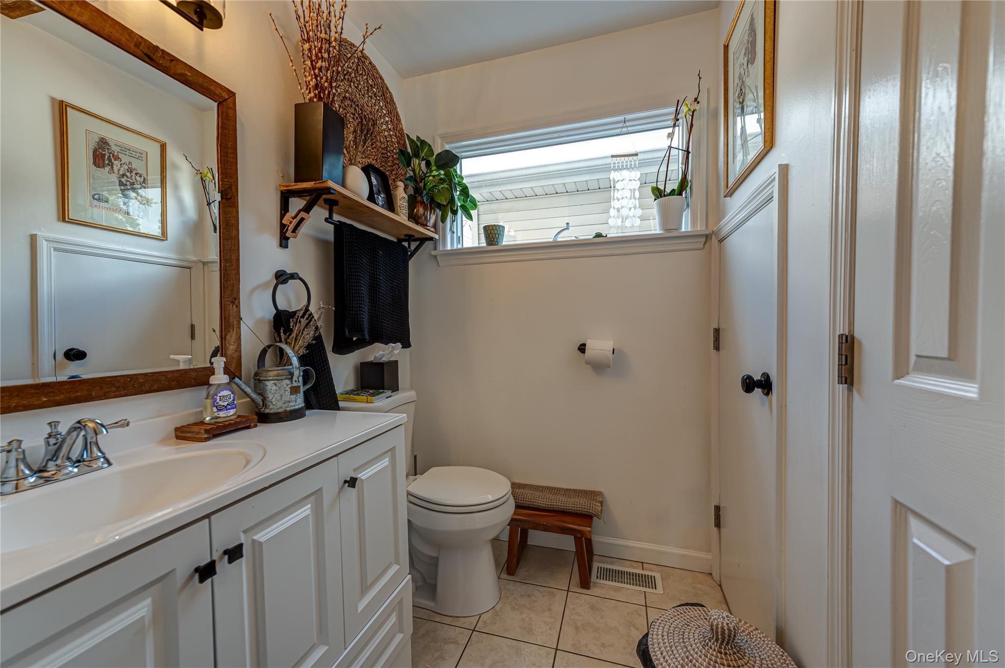 Single Family Vanderbilt Boulevard  Suffolk County, NY 11769, MLS-1044054-7