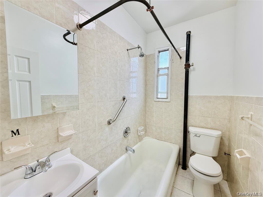 Single Family Radcliff Avenue  Bronx, NY 10462, MLS-1044105-16