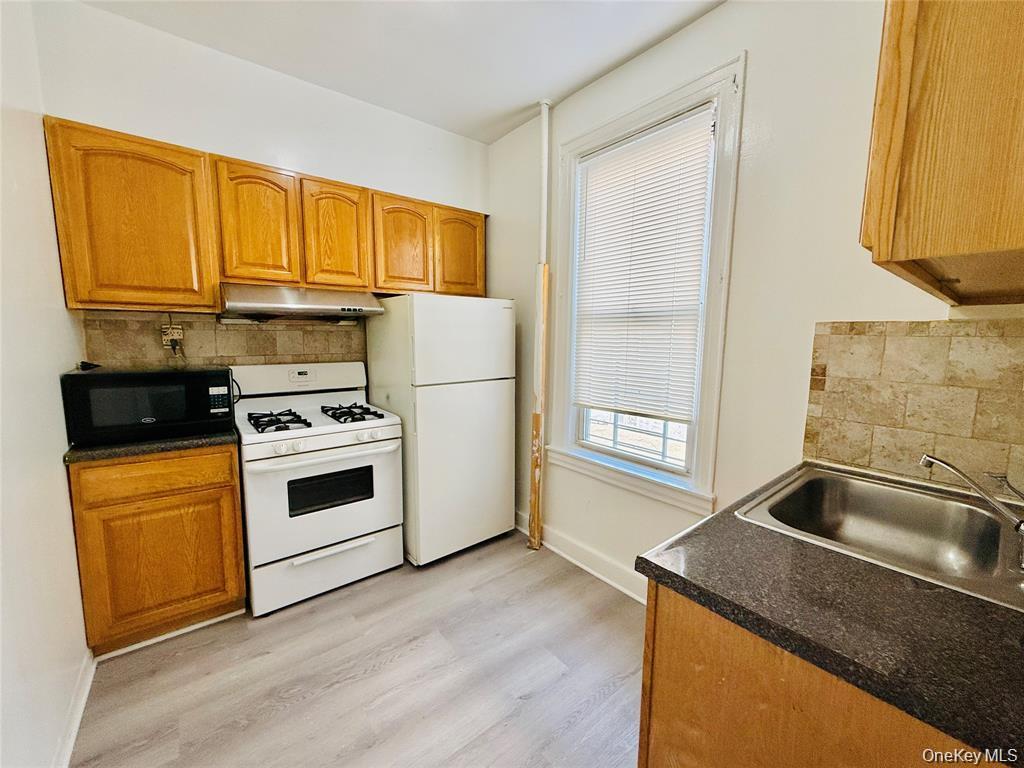 Single Family Radcliff Avenue  Bronx, NY 10462, MLS-1044105-2