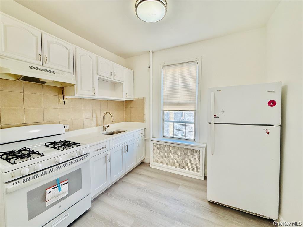 Single Family Radcliff Avenue  Bronx, NY 10462, MLS-1044105-7