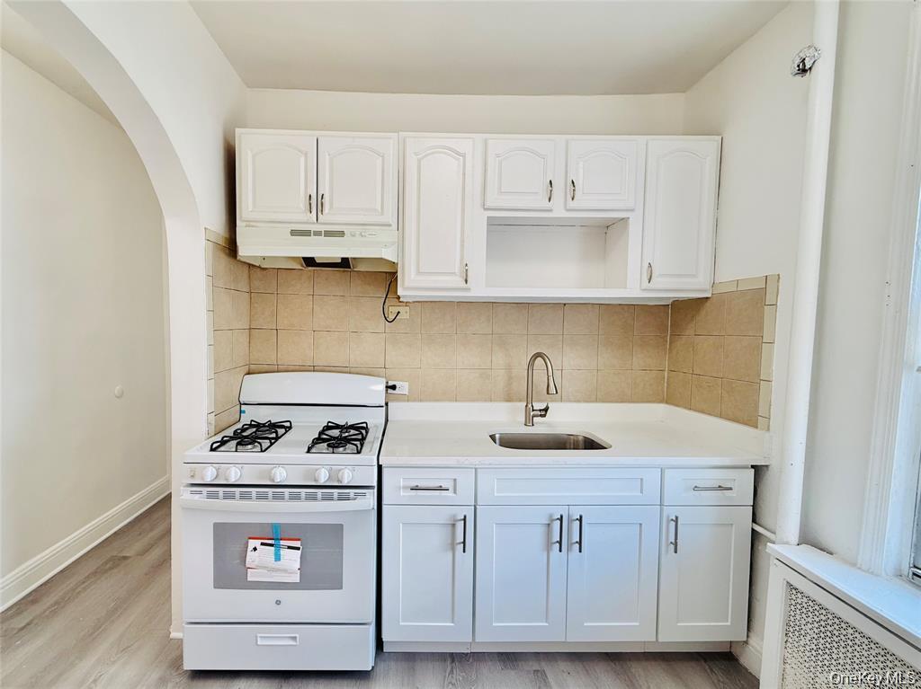 Single Family Radcliff Avenue  Bronx, NY 10462, MLS-1044105-8