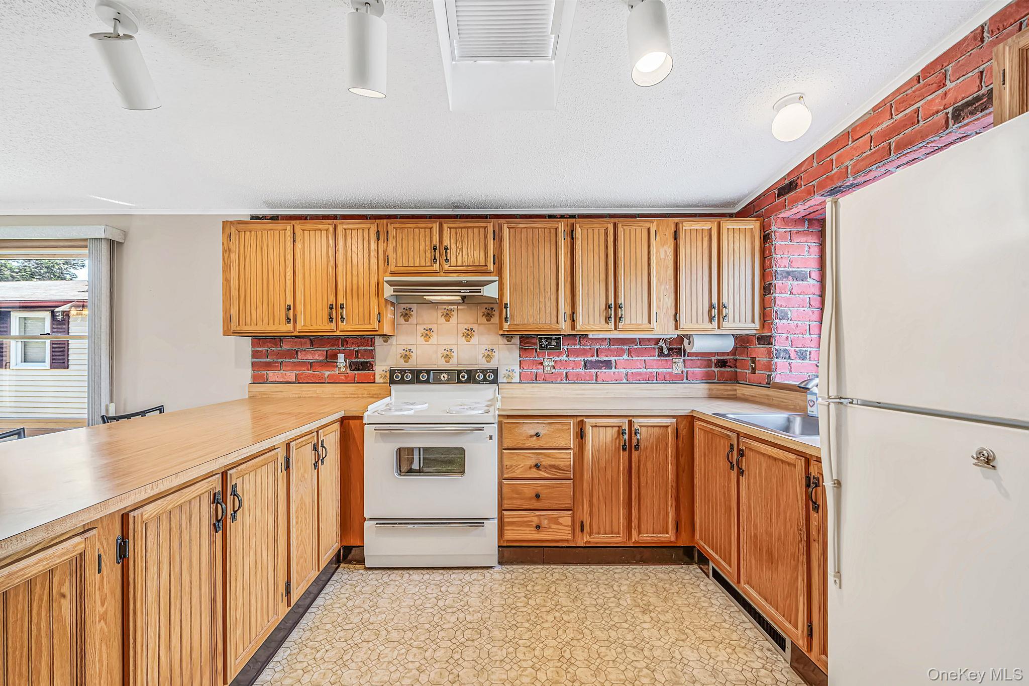 Single Family Dogwood Lane Suffolk County, NY 11949, MLS-1044125-3