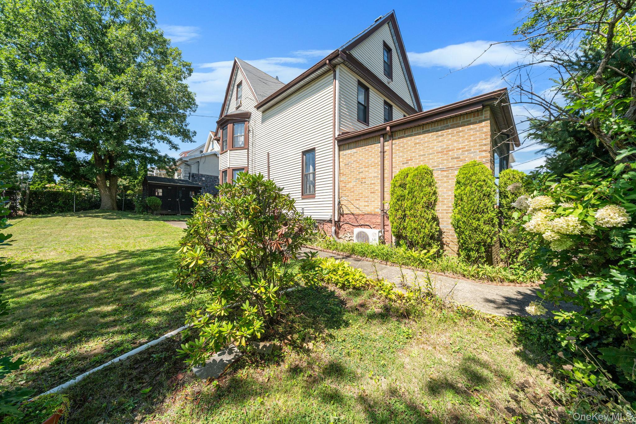 Single Family Clintonville Street Queens, NY 11357, MLS-1044134-27