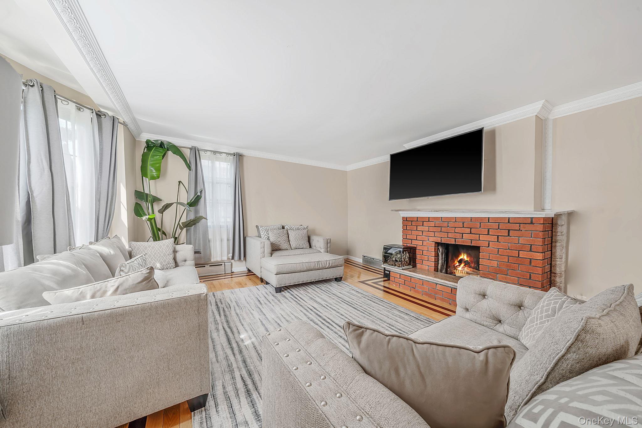 Single Family Clintonville Street Queens, NY 11357, MLS-1044134-4