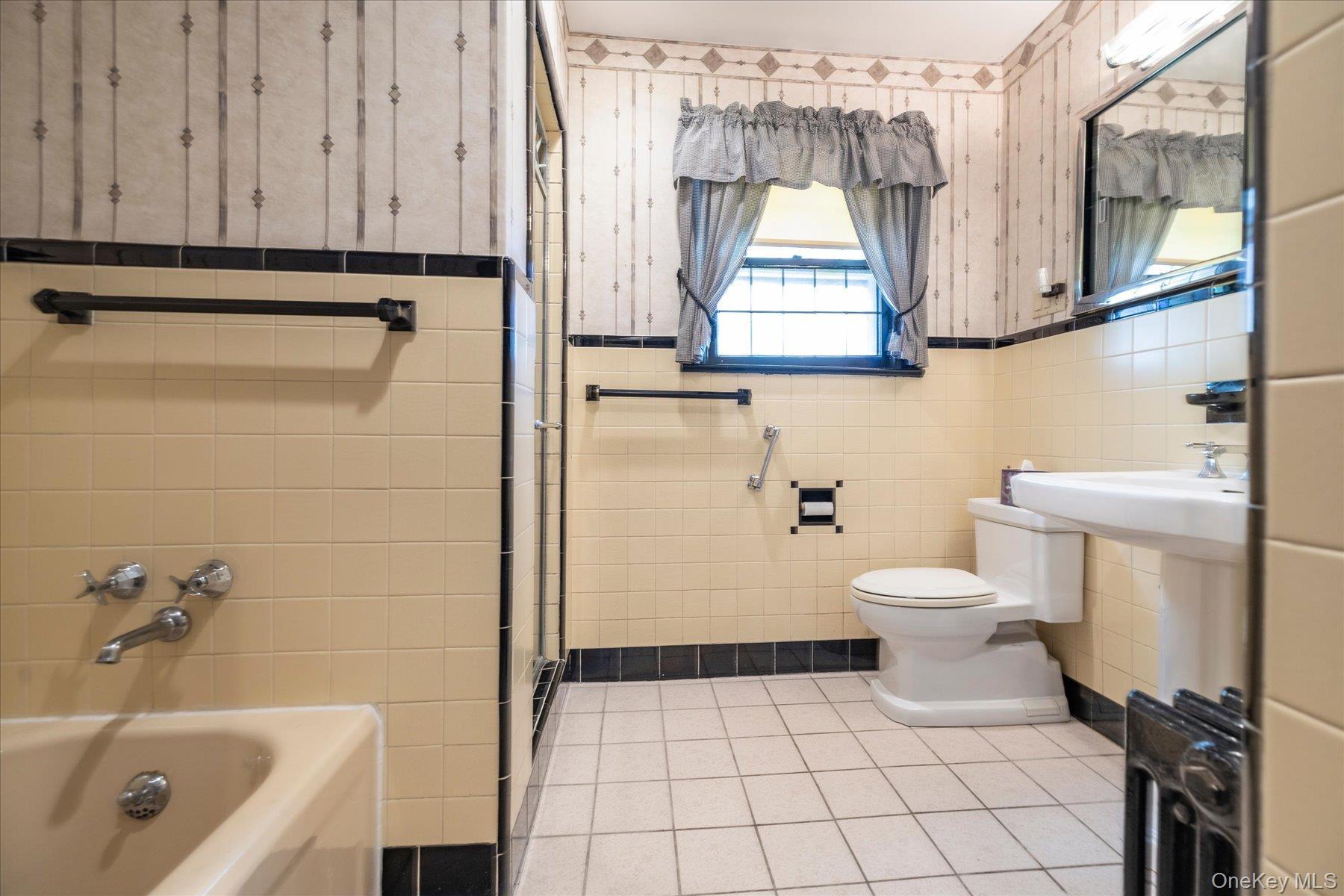Single Family Oceanview Road Nassau County, NY 11518, MLS-1044138-20