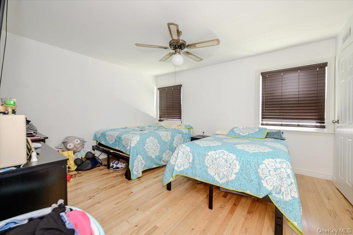 Single Family Tiemann Avenue Bronx, NY 10469, MLS-1044179-10