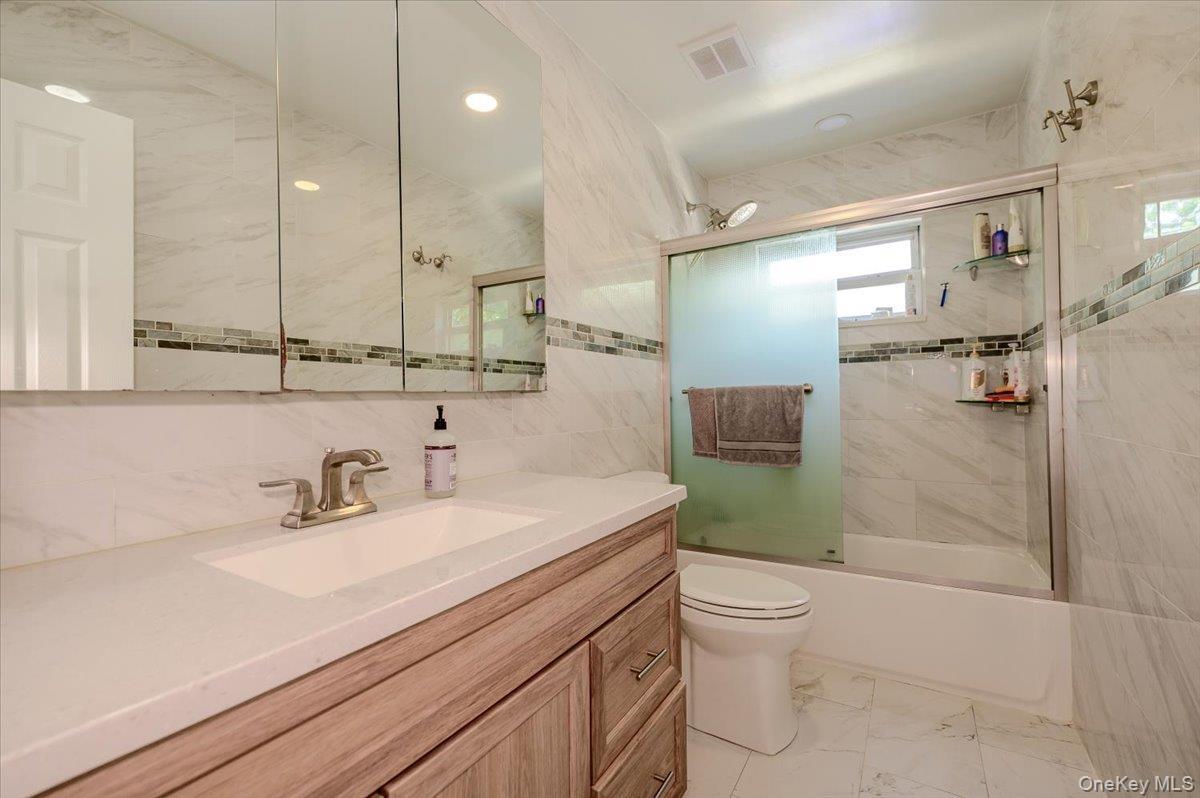 Single Family Tiemann Avenue Bronx, NY 10469, MLS-1044179-13