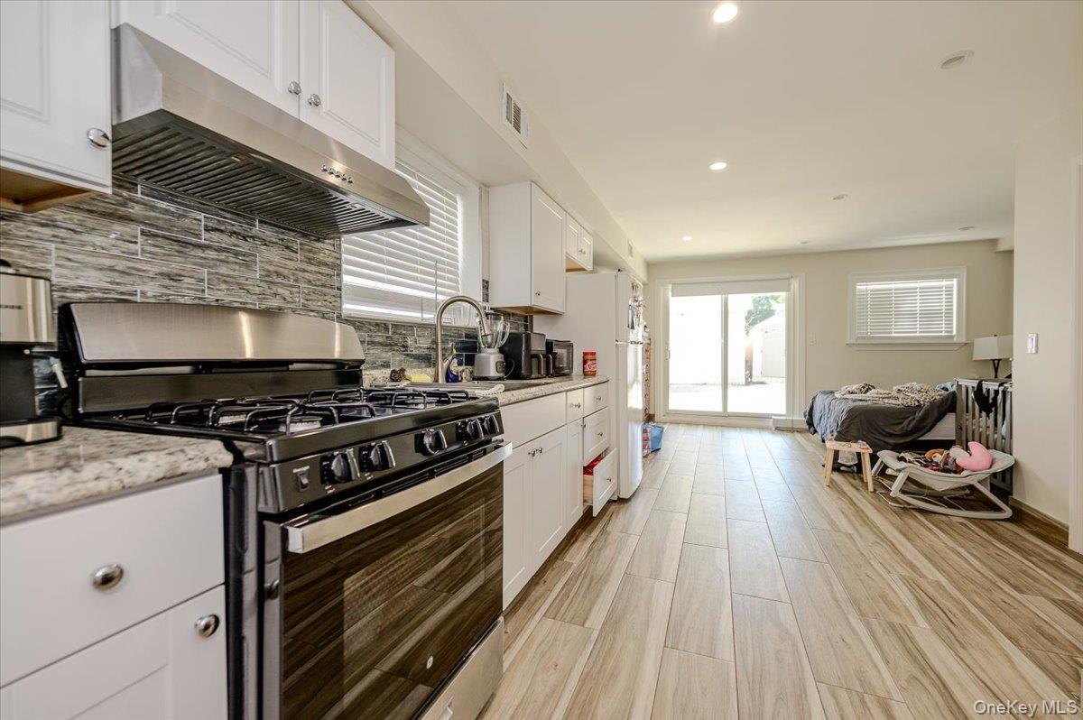 Single Family Tiemann Avenue Bronx, NY 10469, MLS-1044179-18