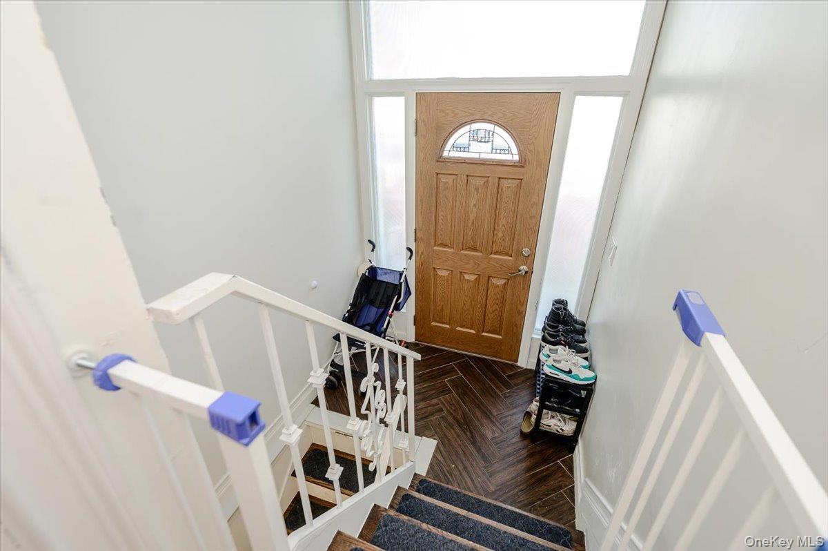 Single Family Tiemann Avenue Bronx, NY 10469, MLS-1044179-2