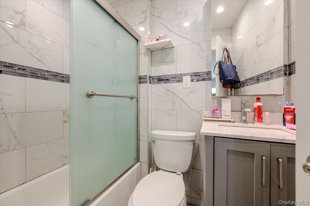 Single Family Tiemann Avenue Bronx, NY 10469, MLS-1044179-21