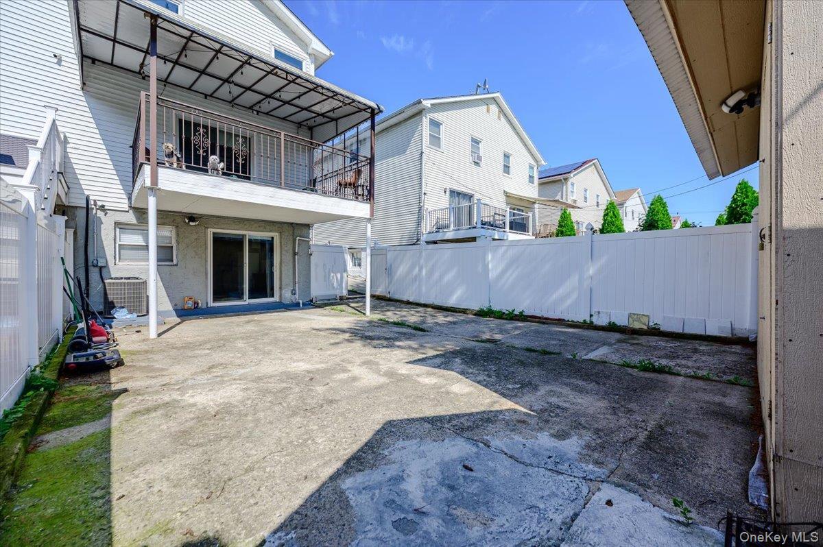 Single Family Tiemann Avenue Bronx, NY 10469, MLS-1044179-23