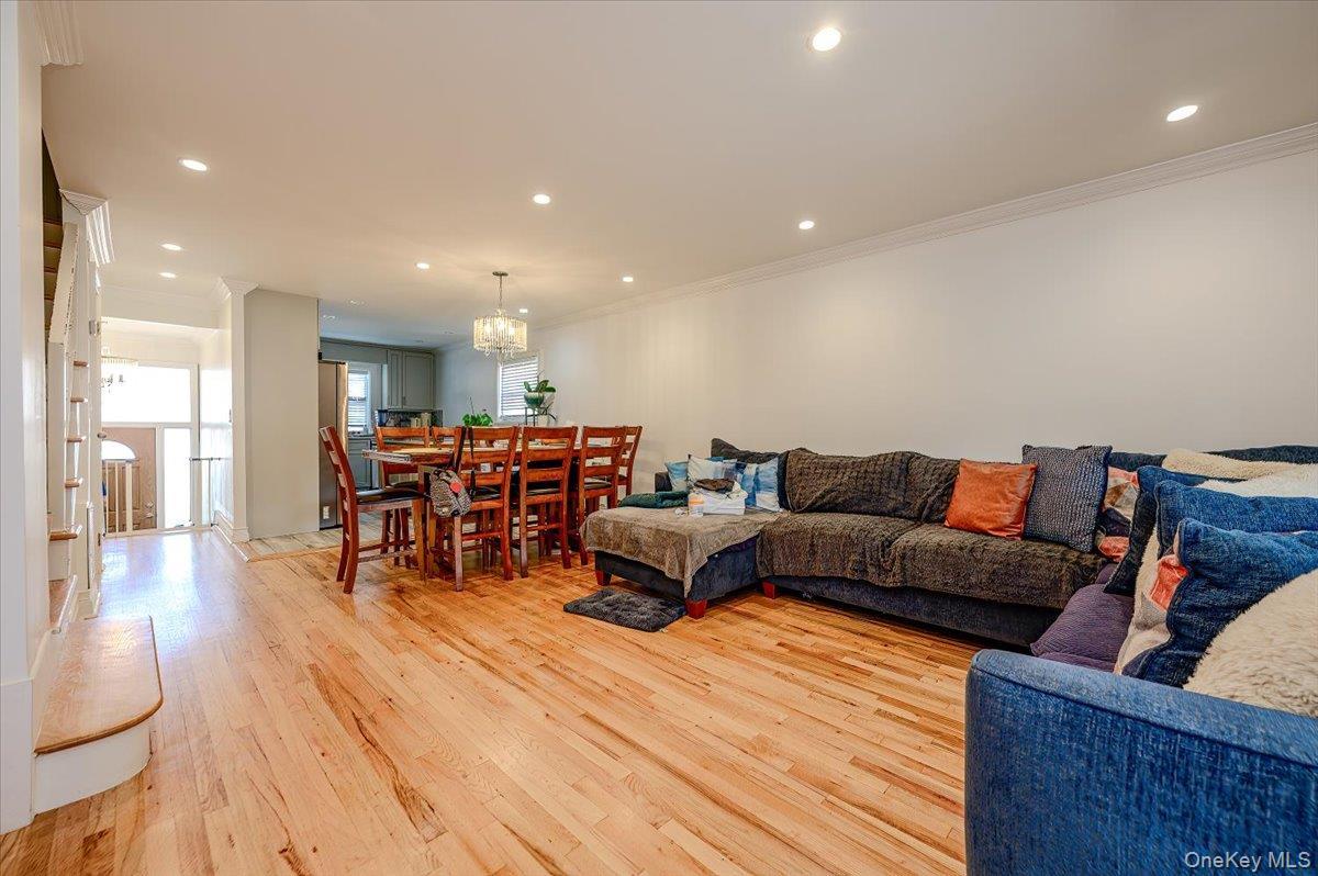 Single Family Tiemann Avenue Bronx, NY 10469, MLS-1044179-5