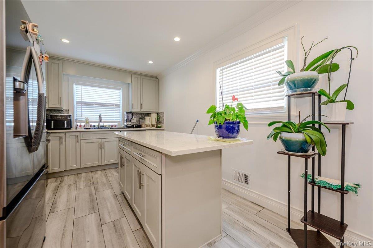 Single Family Tiemann Avenue Bronx, NY 10469, MLS-1044179-7