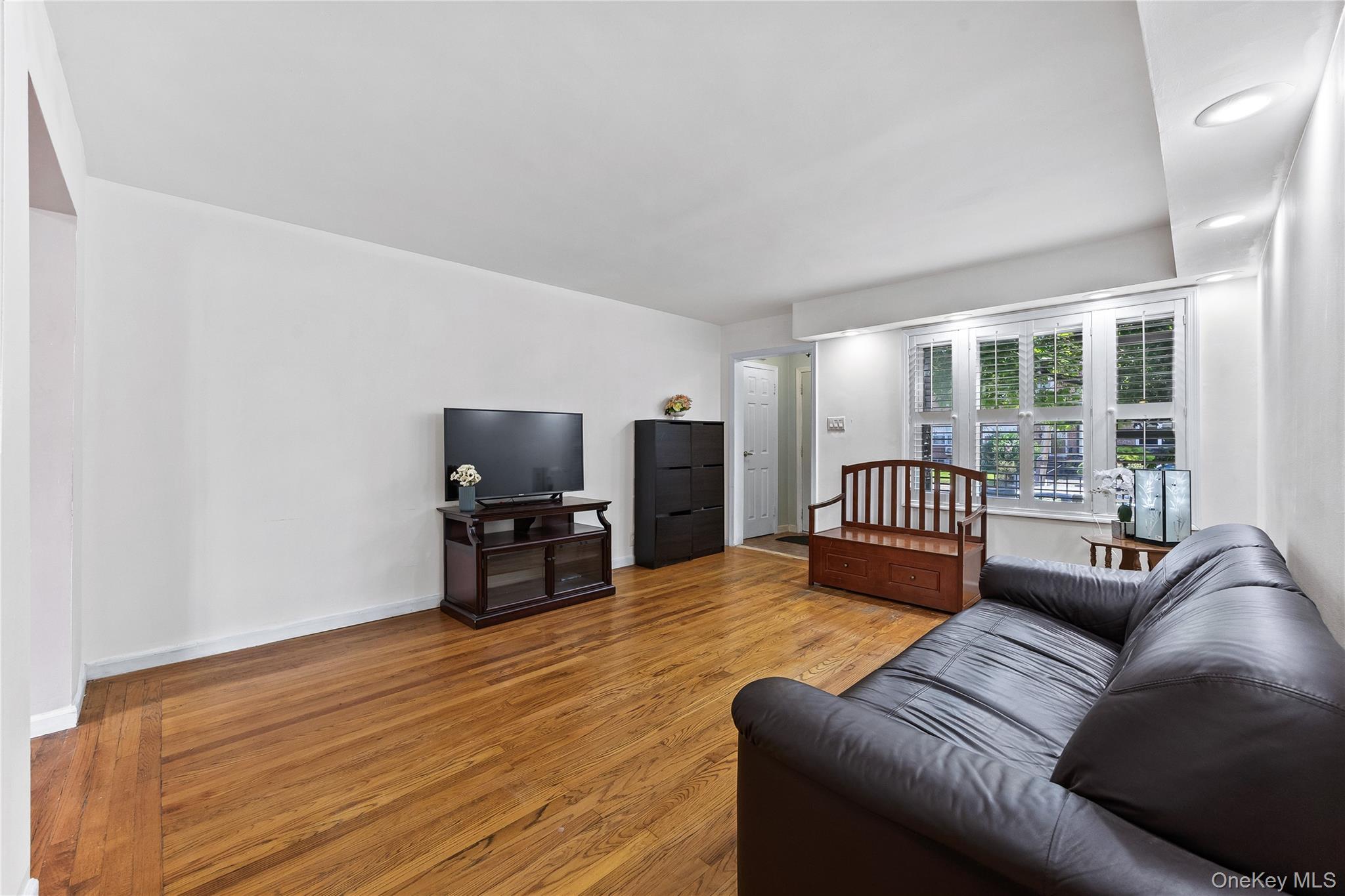 Single Family 53rd Avenue Queens, NY 11364, MLS-1044185-4