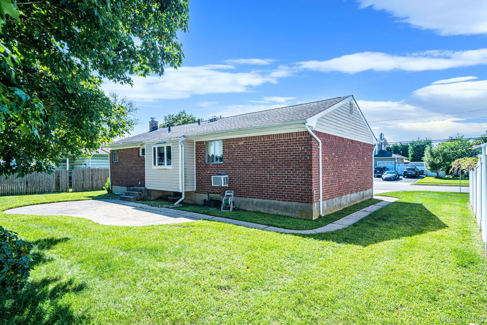 Single Family Burlington Avenue  Suffolk County, NY 11729, MLS-1044189-4