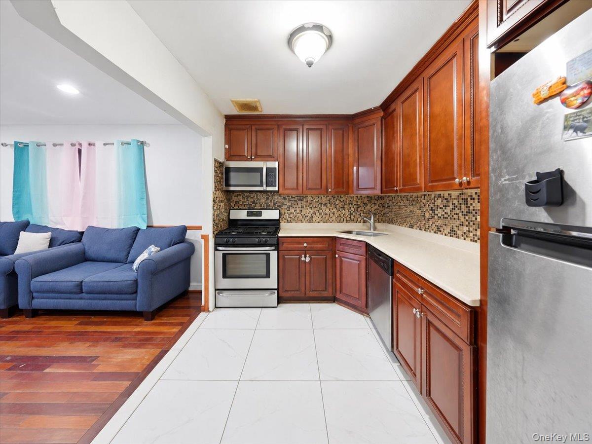 Single Family E 231st Street  Bronx, NY 10466, MLS-1044230-10