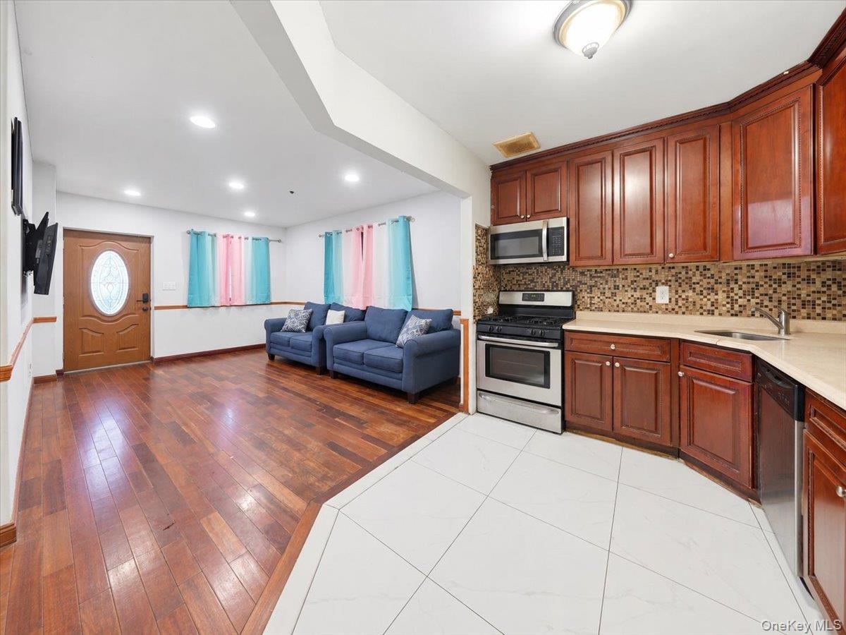 Single Family E 231st Street  Bronx, NY 10466, MLS-1044230-11