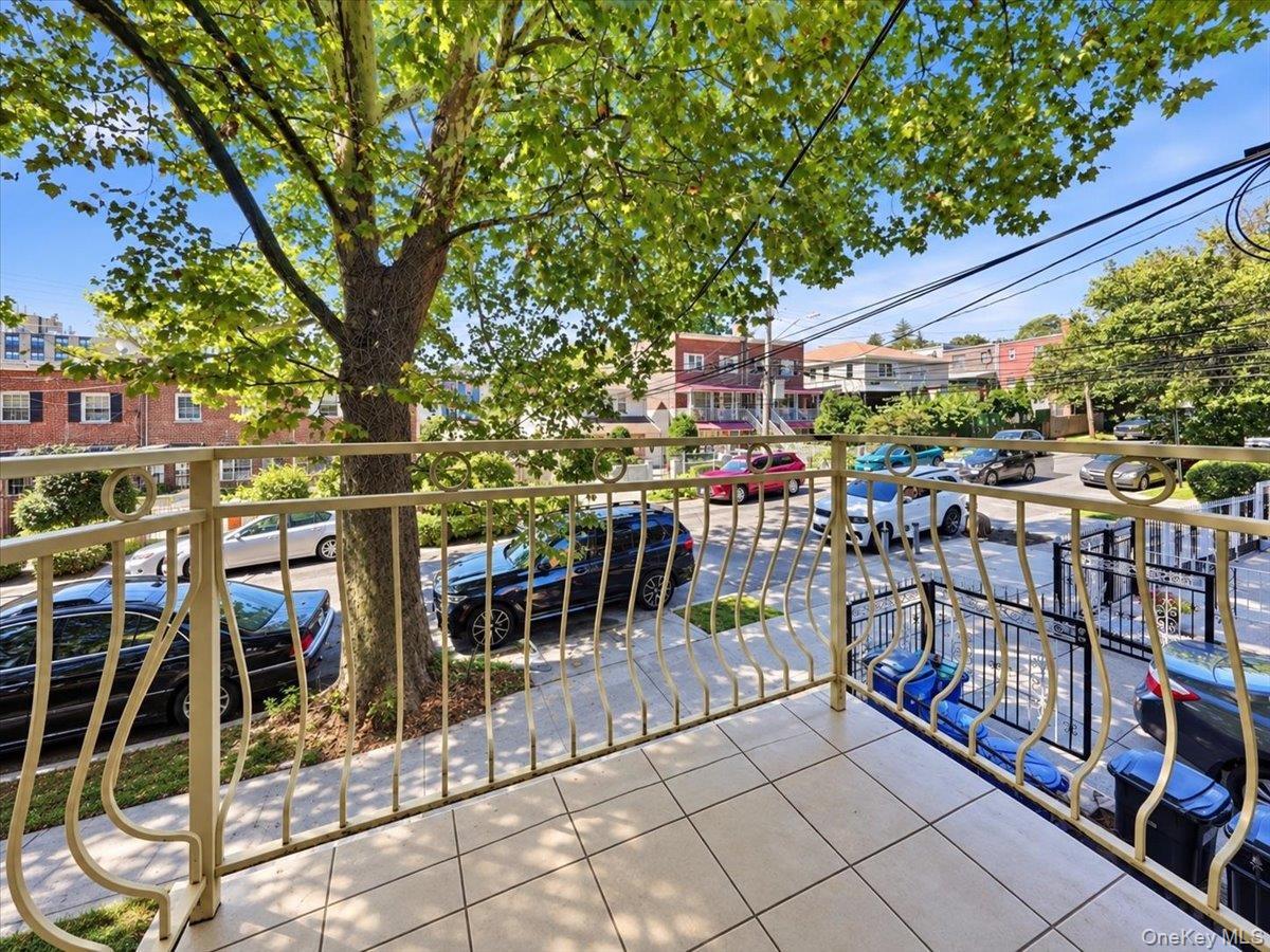 Single Family E 231st Street  Bronx, NY 10466, MLS-1044230-16