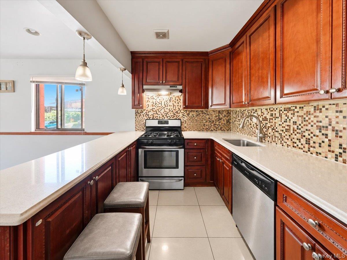 Single Family E 231st Street  Bronx, NY 10466, MLS-1044230-19
