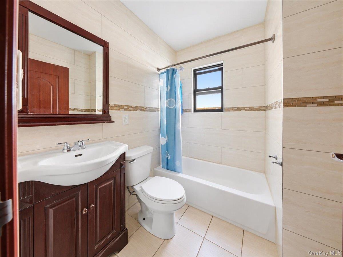 Single Family E 231st Street  Bronx, NY 10466, MLS-1044230-20