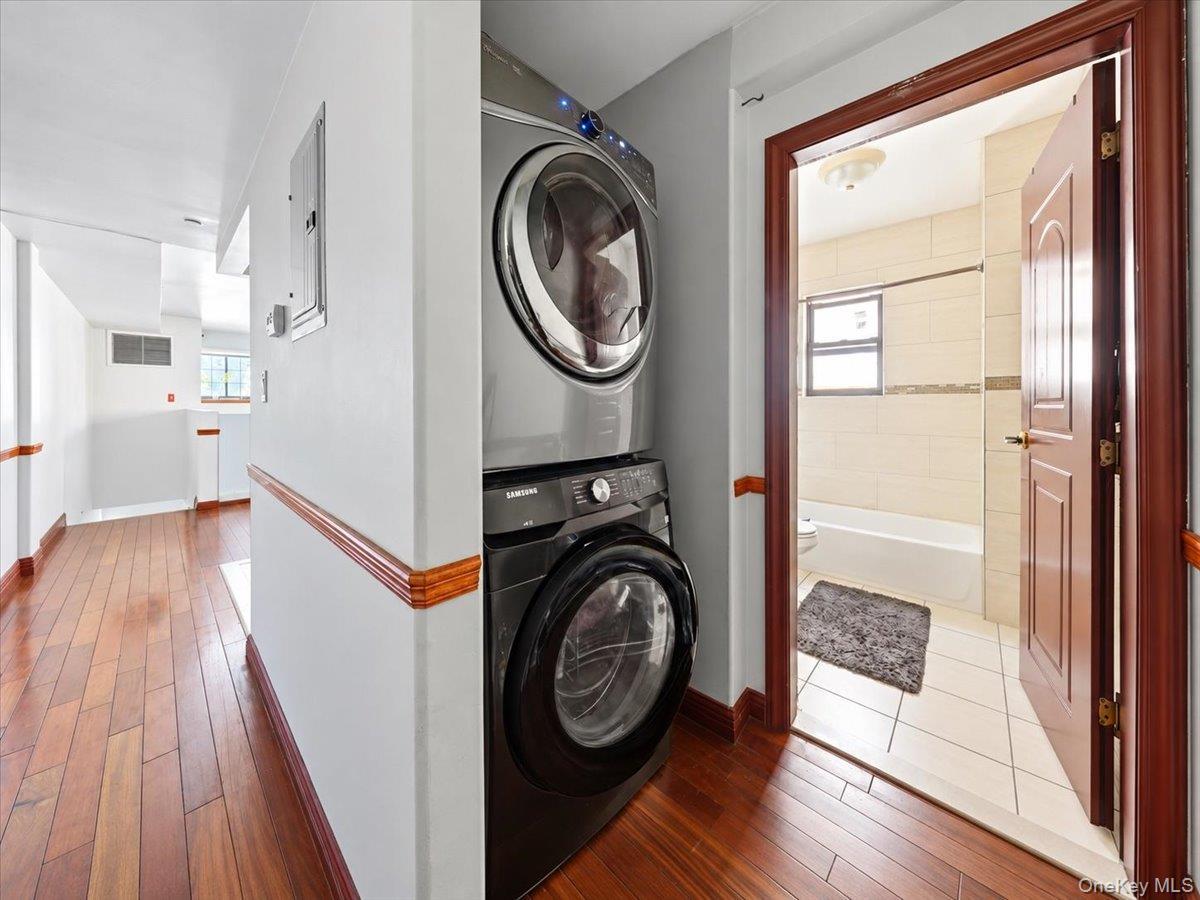 Single Family E 231st Street  Bronx, NY 10466, MLS-1044230-21
