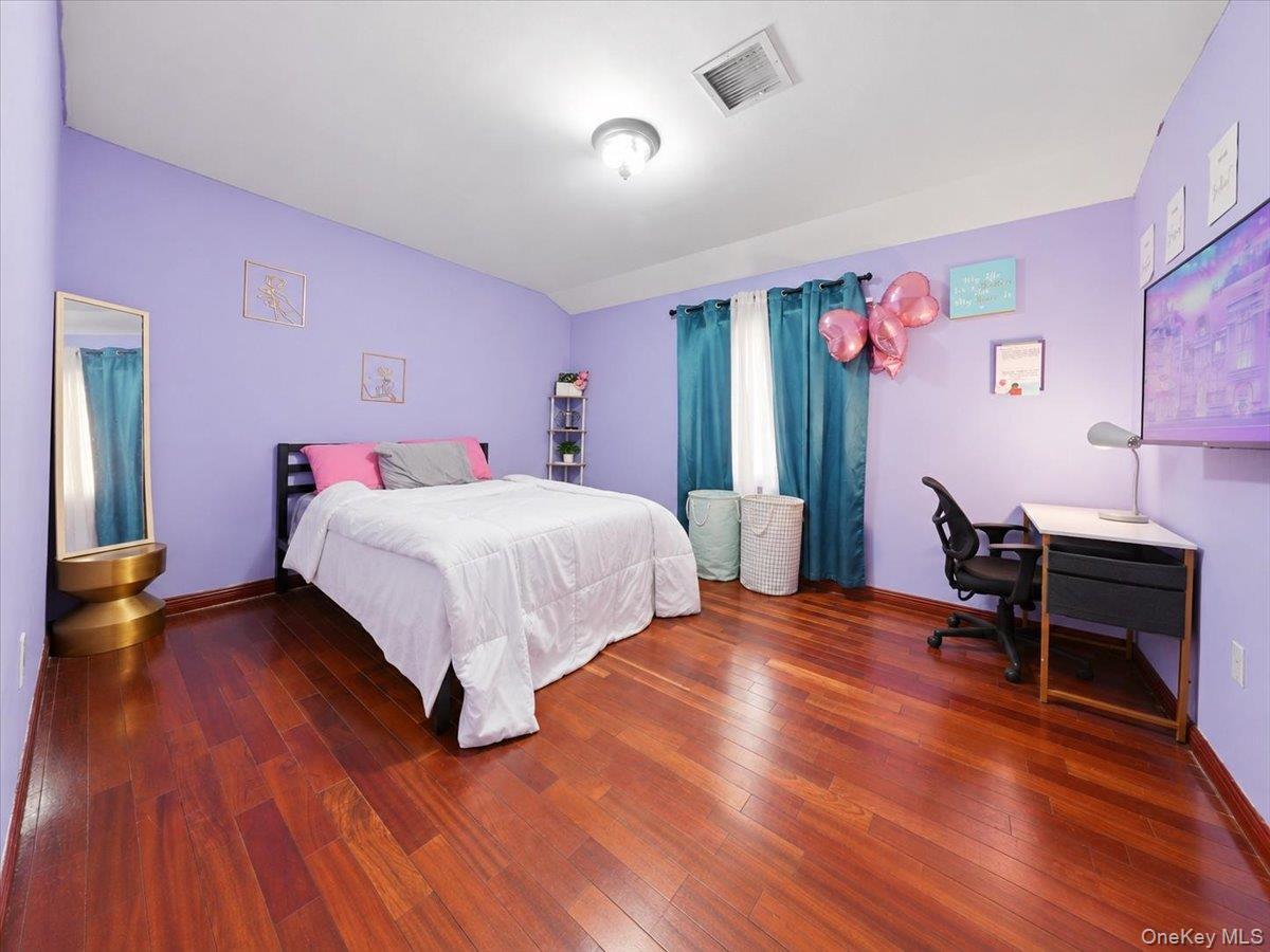 Single Family E 231st Street  Bronx, NY 10466, MLS-1044230-22