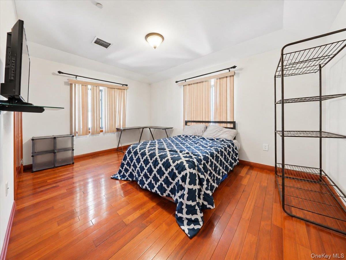 Single Family E 231st Street  Bronx, NY 10466, MLS-1044230-23