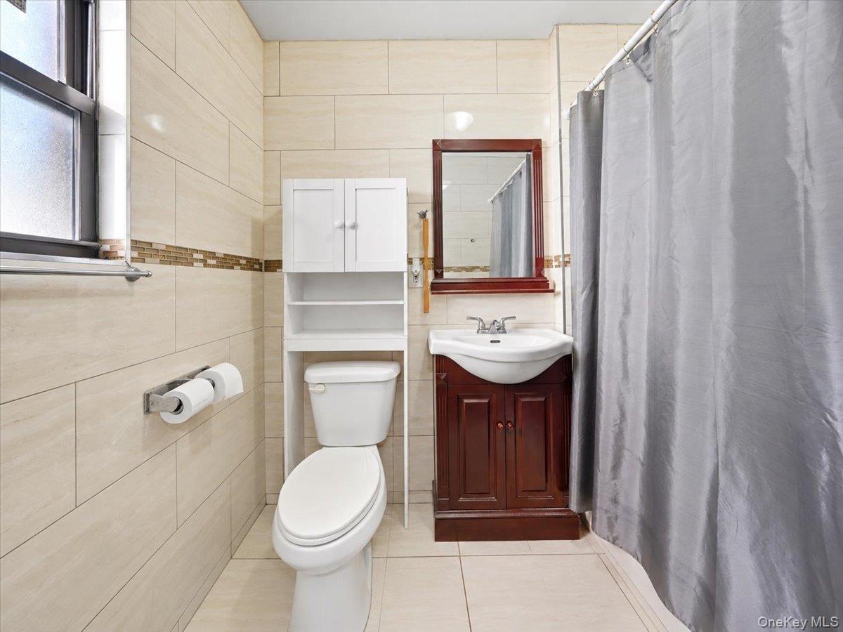 Single Family E 231st Street  Bronx, NY 10466, MLS-1044230-3