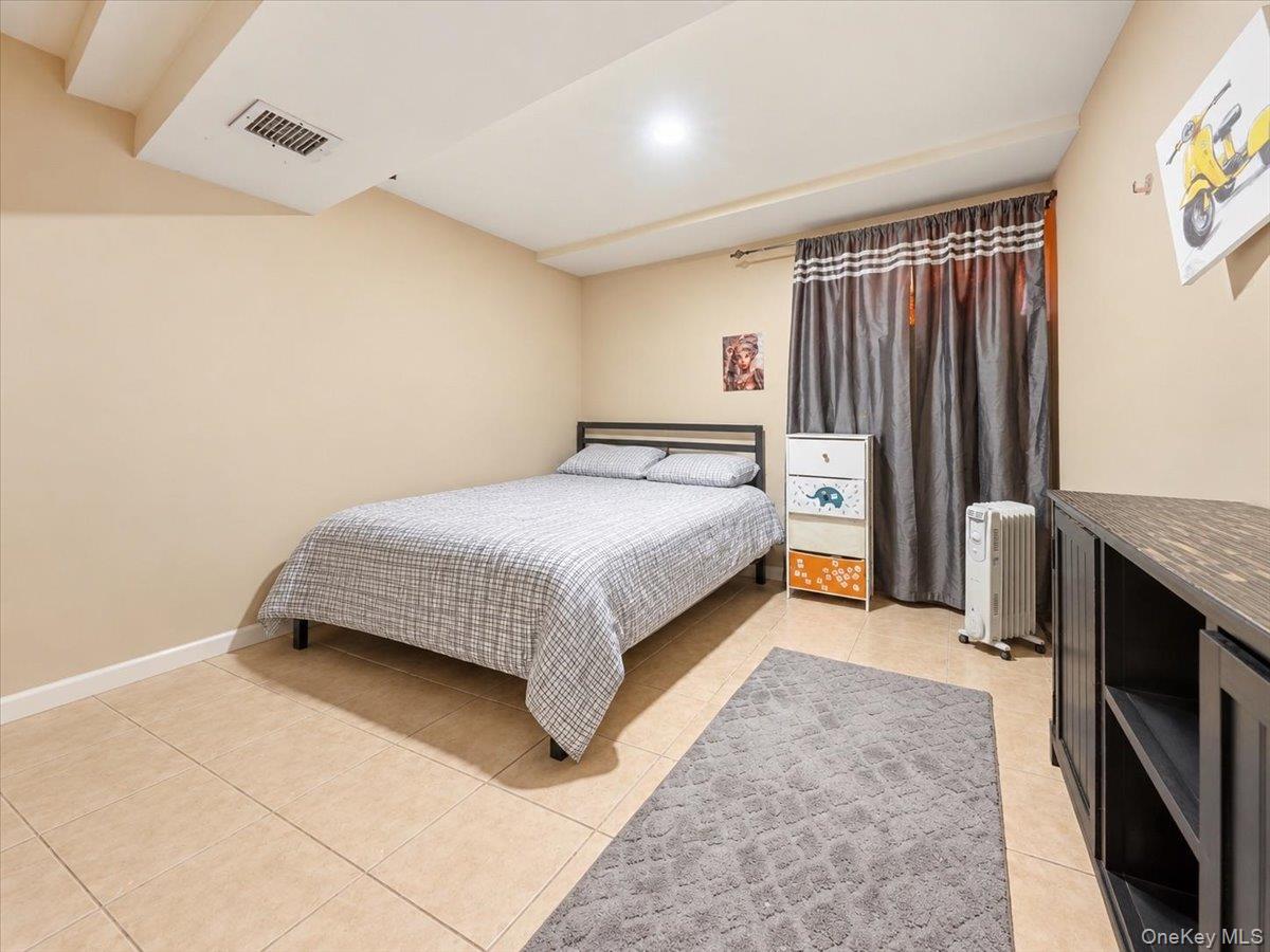 Single Family E 231st Street  Bronx, NY 10466, MLS-1044230-30