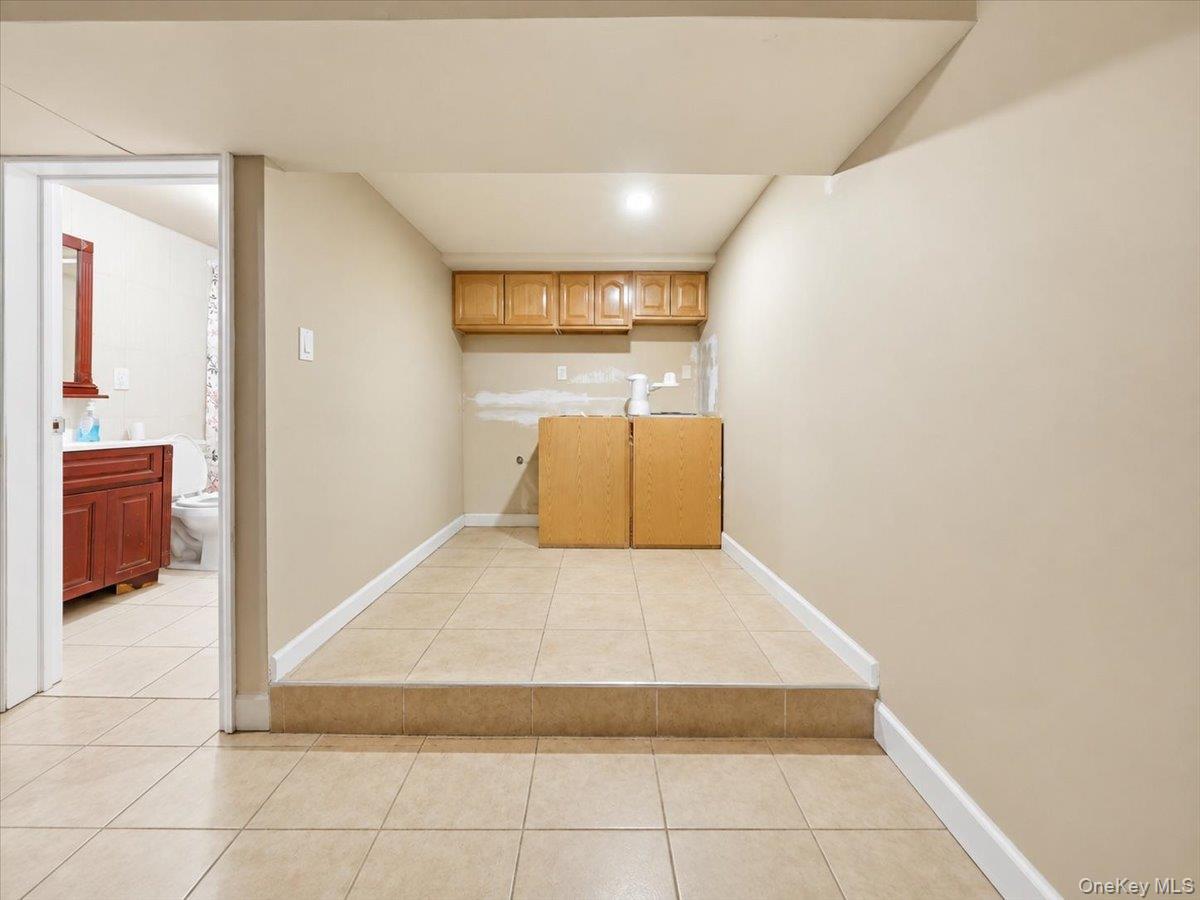 Single Family E 231st Street  Bronx, NY 10466, MLS-1044230-32
