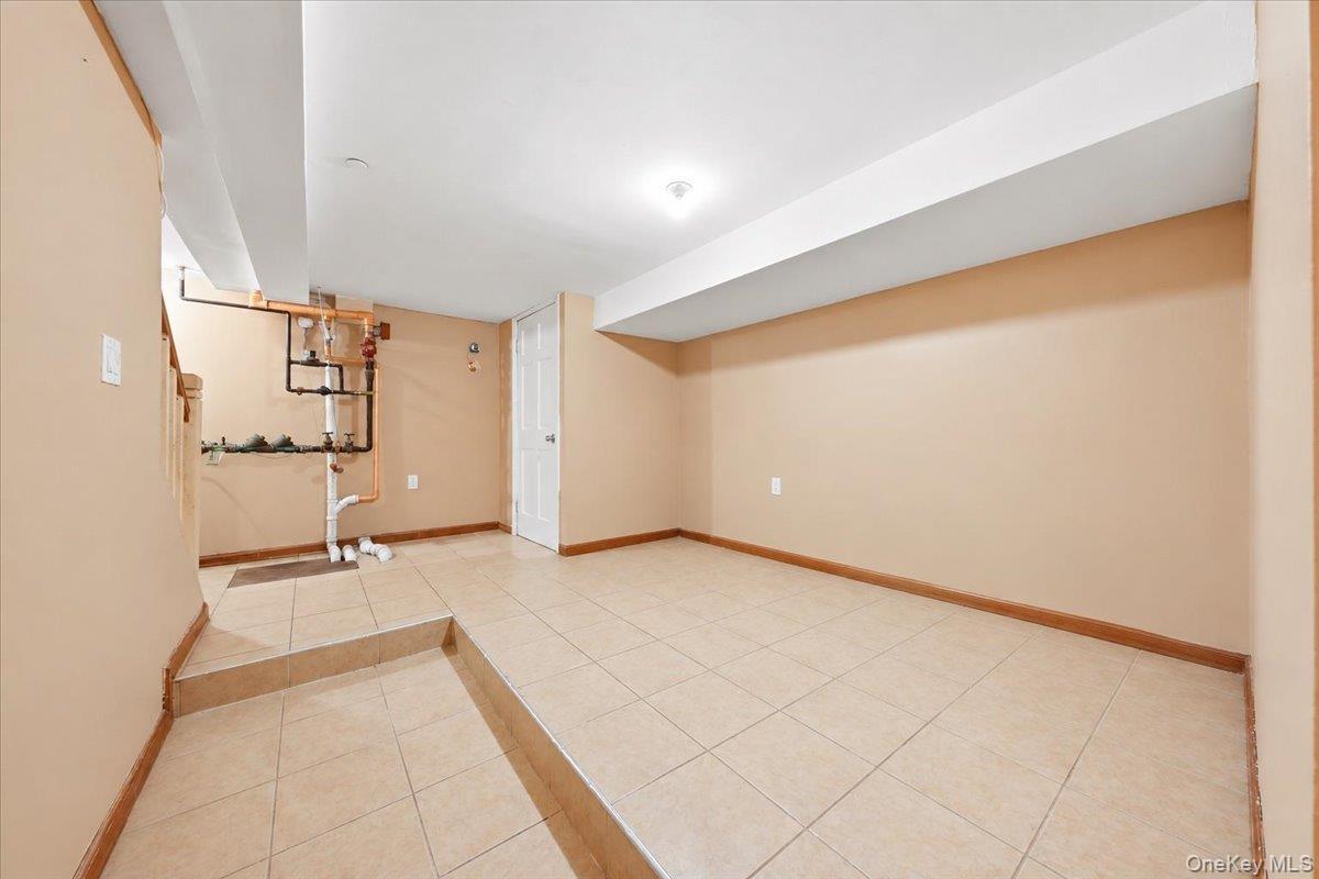 Single Family E 231st Street  Bronx, NY 10466, MLS-1044230-34