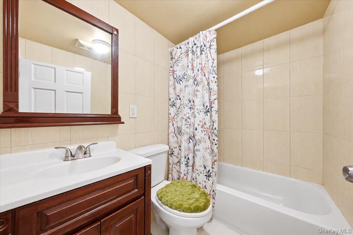 Single Family E 231st Street  Bronx, NY 10466, MLS-1044230-37