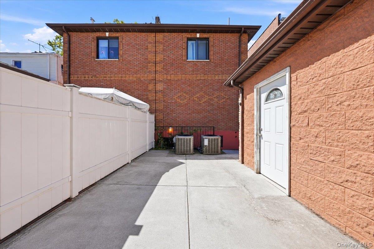 Single Family E 231st Street  Bronx, NY 10466, MLS-1044230-39