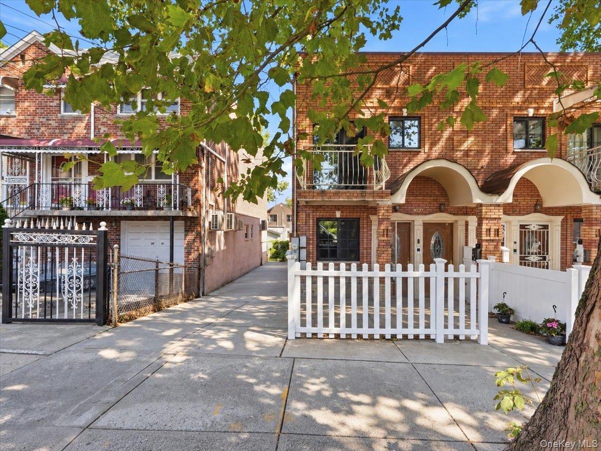 Single Family E 231st Street  Bronx, NY 10466, MLS-1044230-43