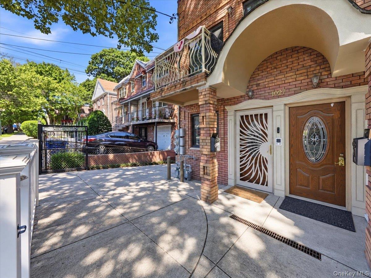 Single Family E 231st Street  Bronx, NY 10466, MLS-1044230-44