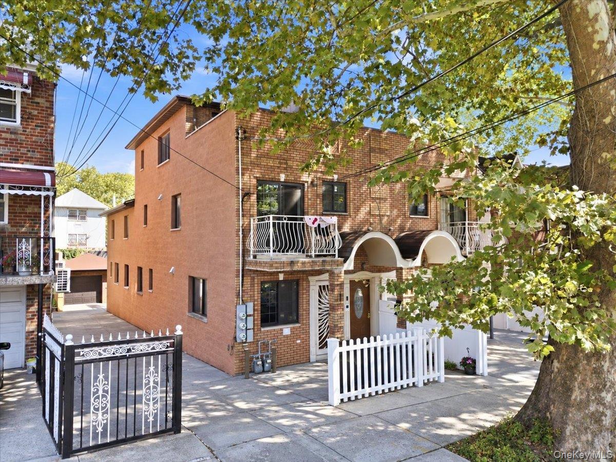 Single Family E 231st Street  Bronx, NY 10466, MLS-1044230-46