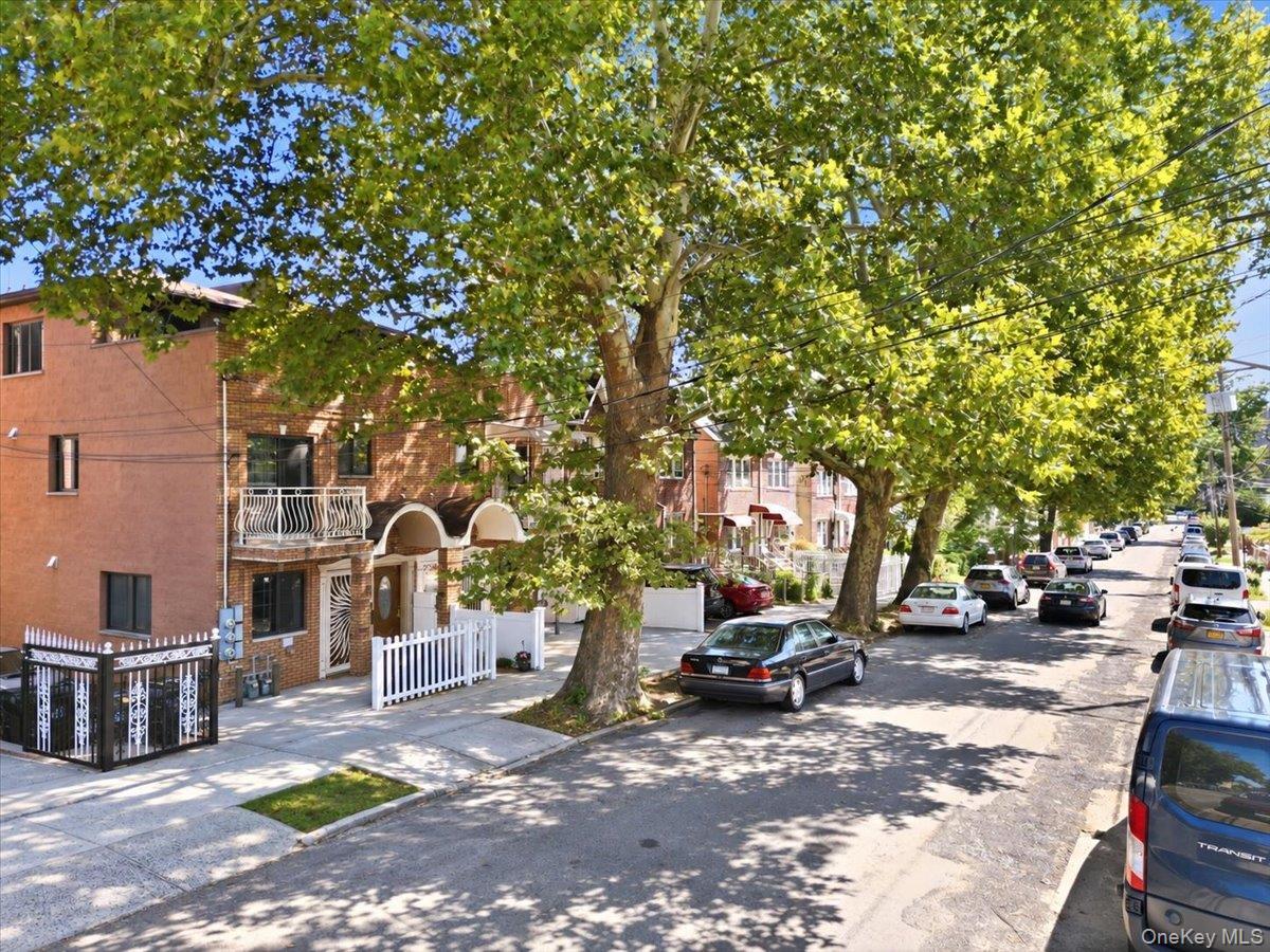 Single Family E 231st Street  Bronx, NY 10466, MLS-1044230-47