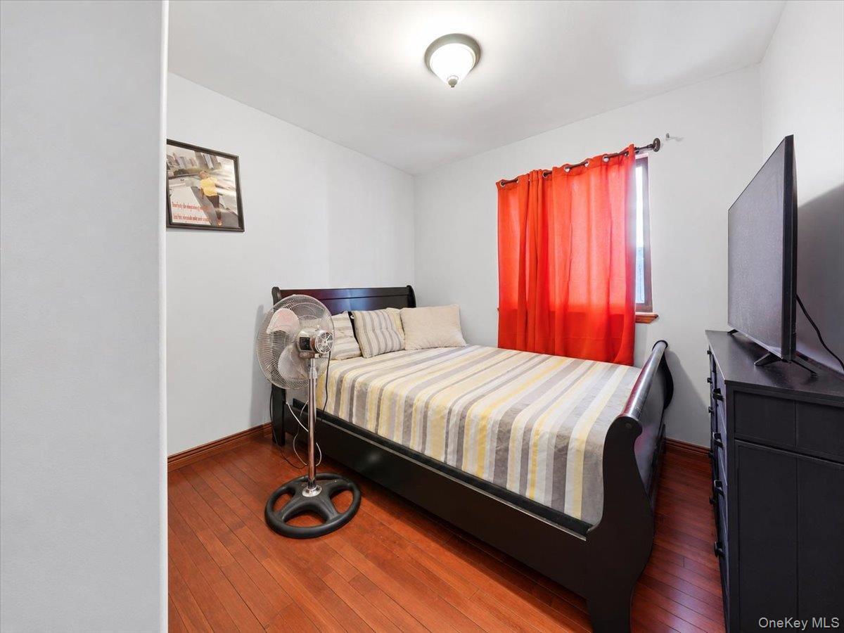 Single Family E 231st Street  Bronx, NY 10466, MLS-1044230-5