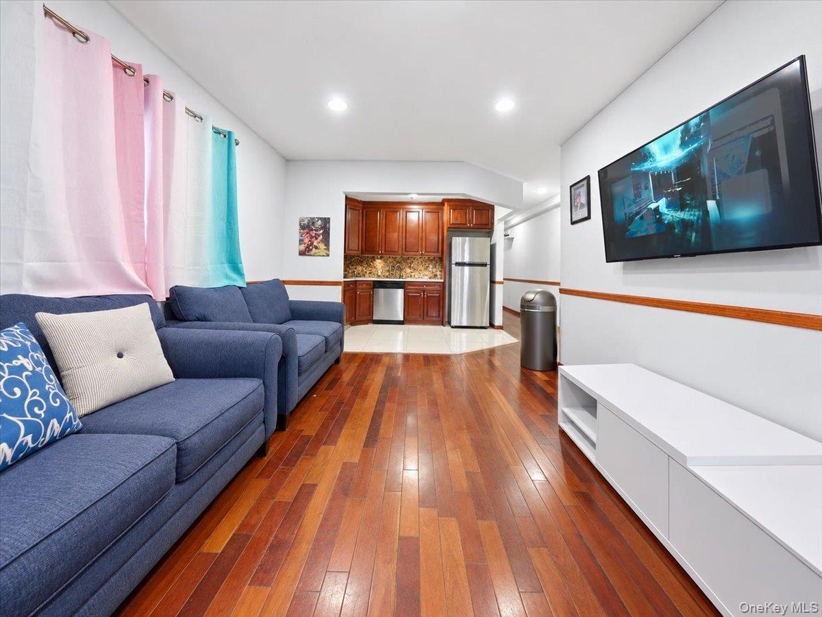Single Family E 231st Street  Bronx, NY 10466, MLS-1044230-7
