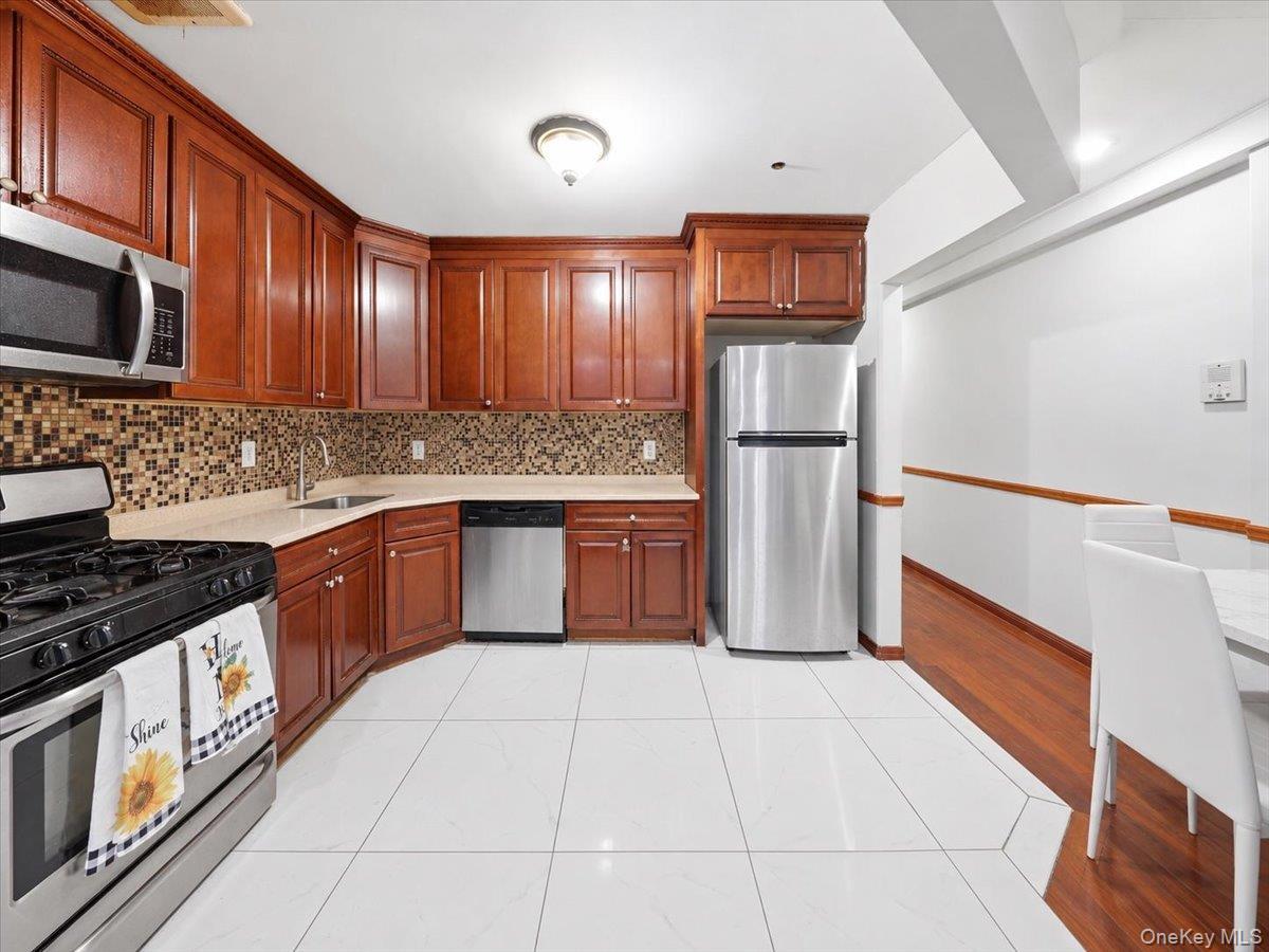 Single Family E 231st Street  Bronx, NY 10466, MLS-1044230-9