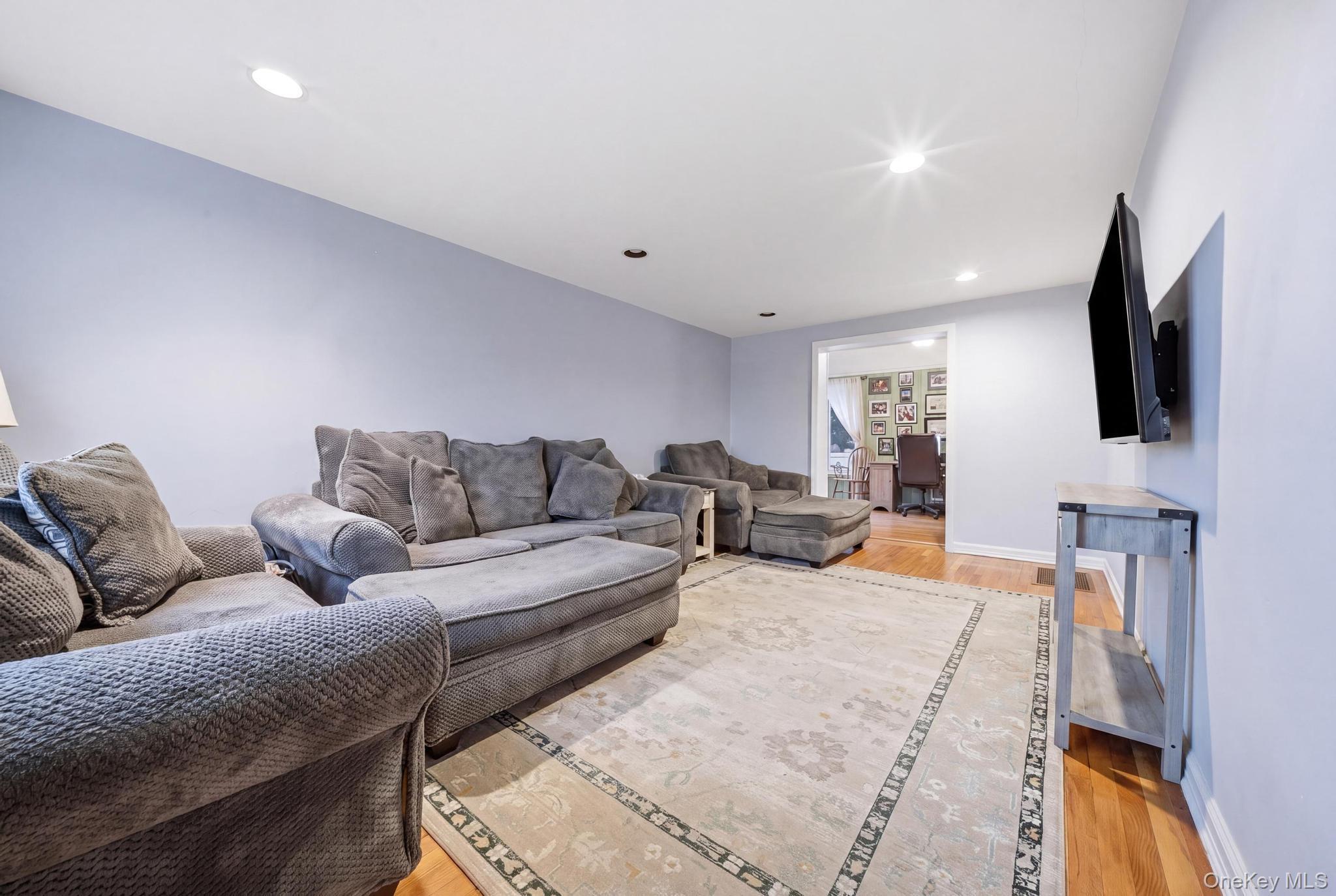Single Family 1st Street Nassau County, NY 11554, MLS-1044272-13