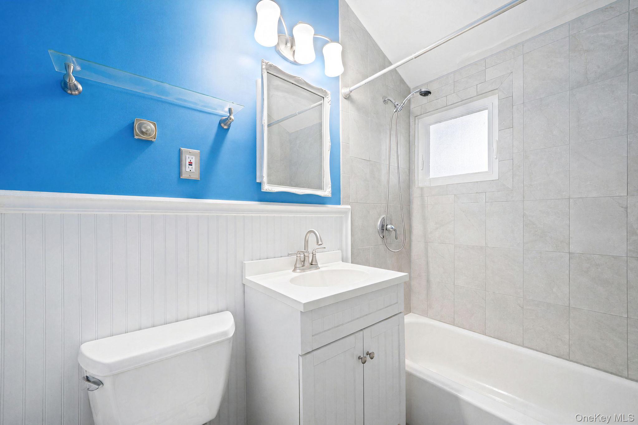 Single Family Gwendolyn Place  Suffolk County, NY 11730, MLS-1044297-17