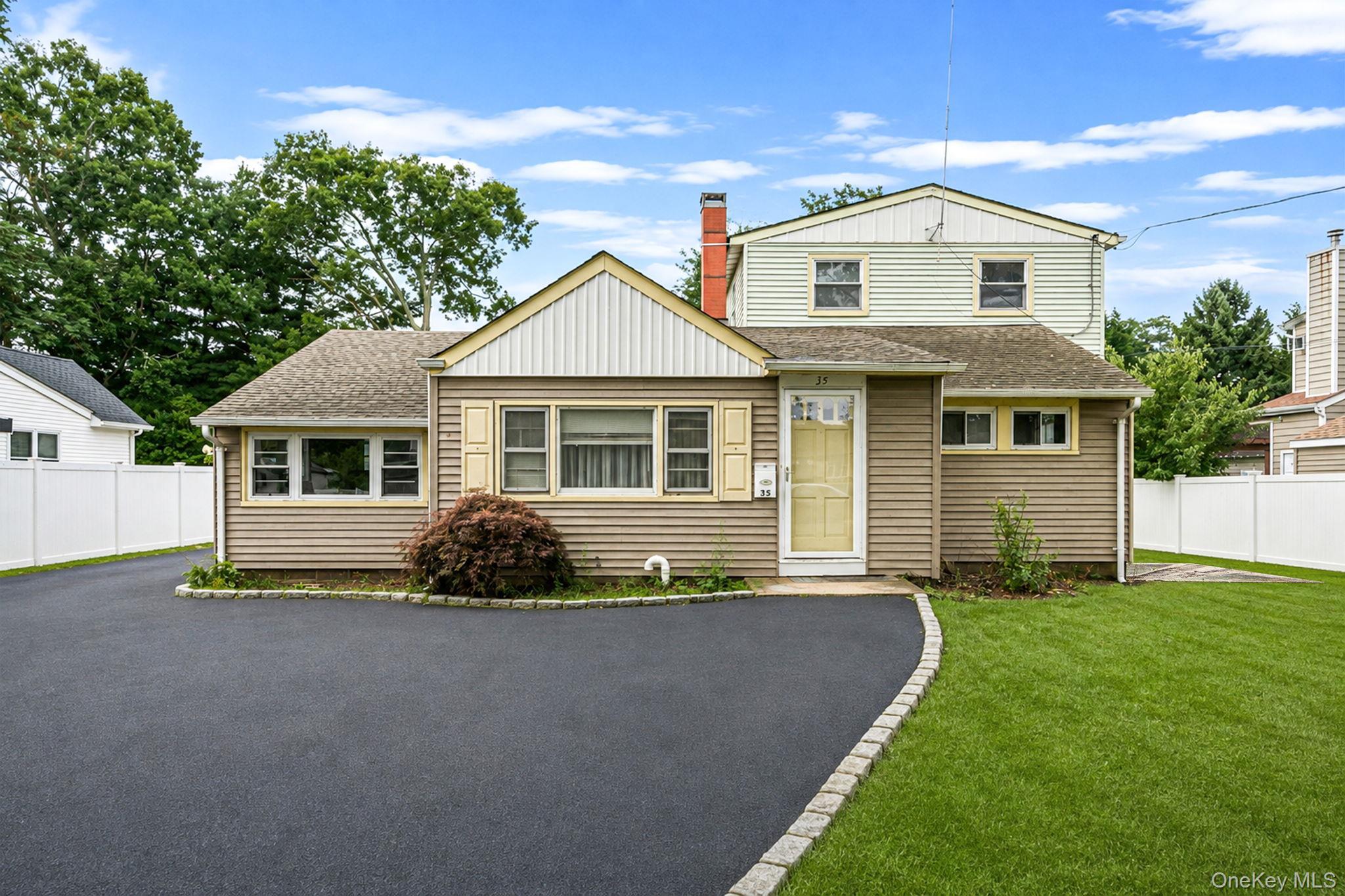 Single Family Gwendolyn Place  Suffolk County, NY 11730, MLS-1044297-21
