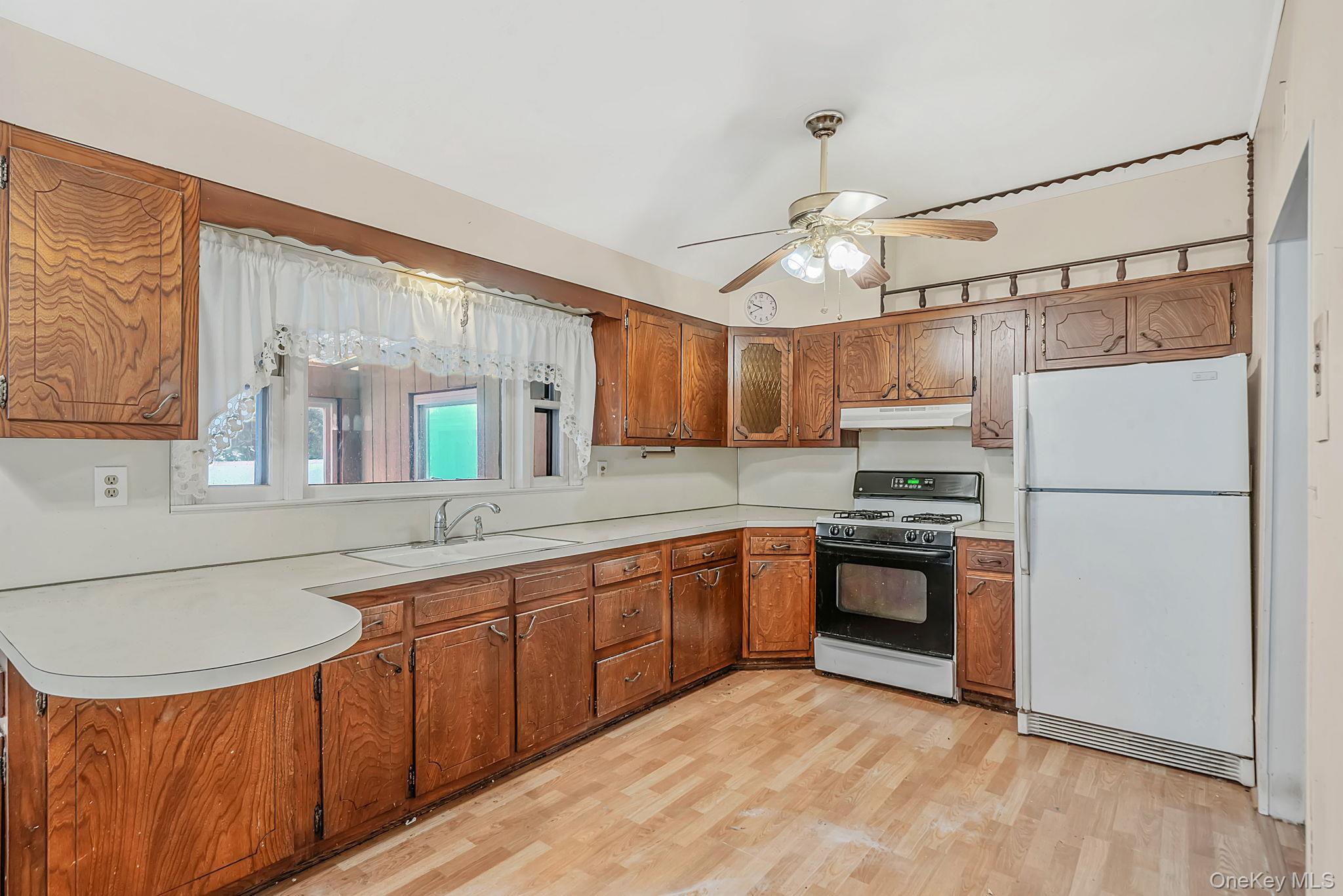 Single Family Gwendolyn Place  Suffolk County, NY 11730, MLS-1044297-6