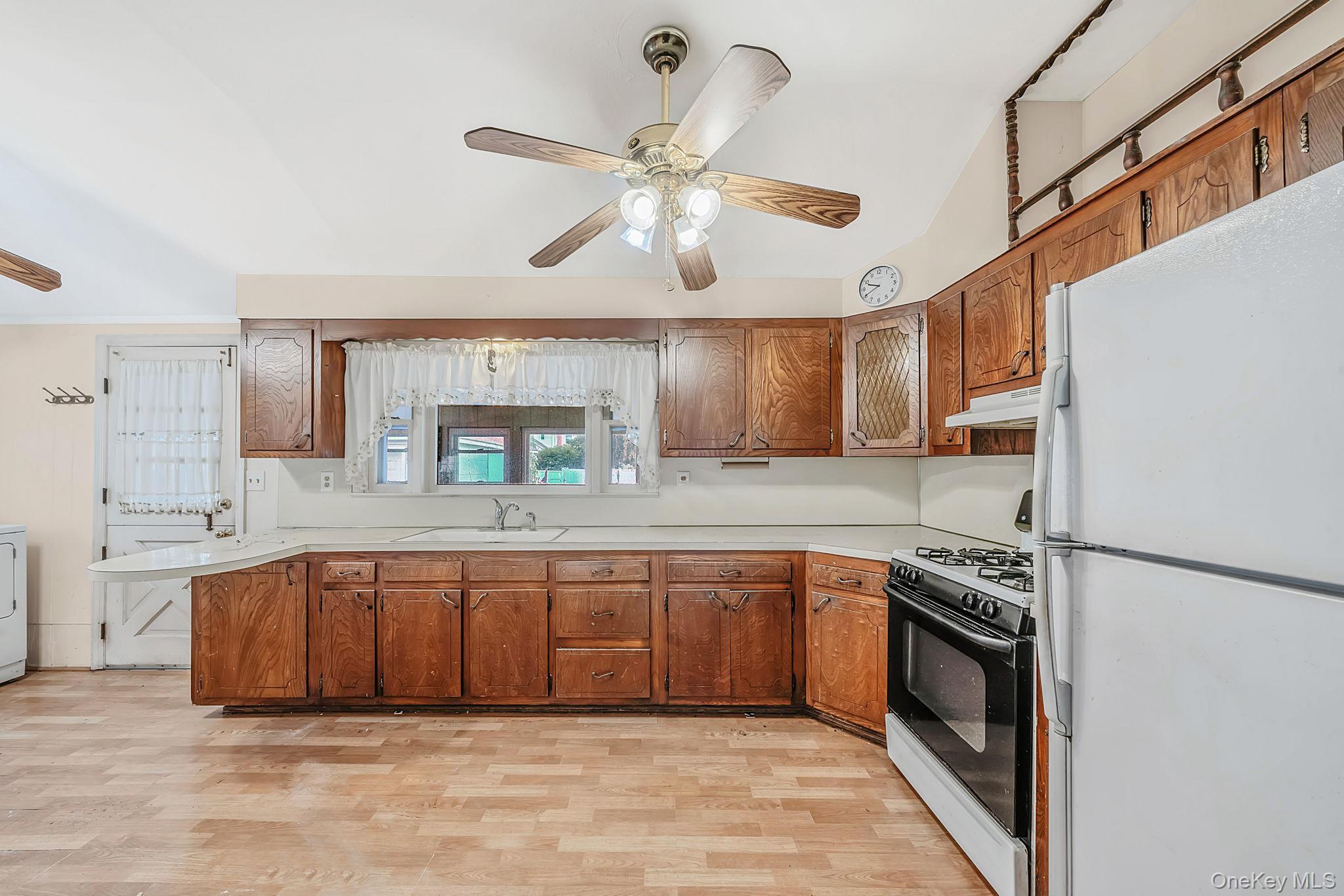 Single Family Gwendolyn Place  Suffolk County, NY 11730, MLS-1044297-7