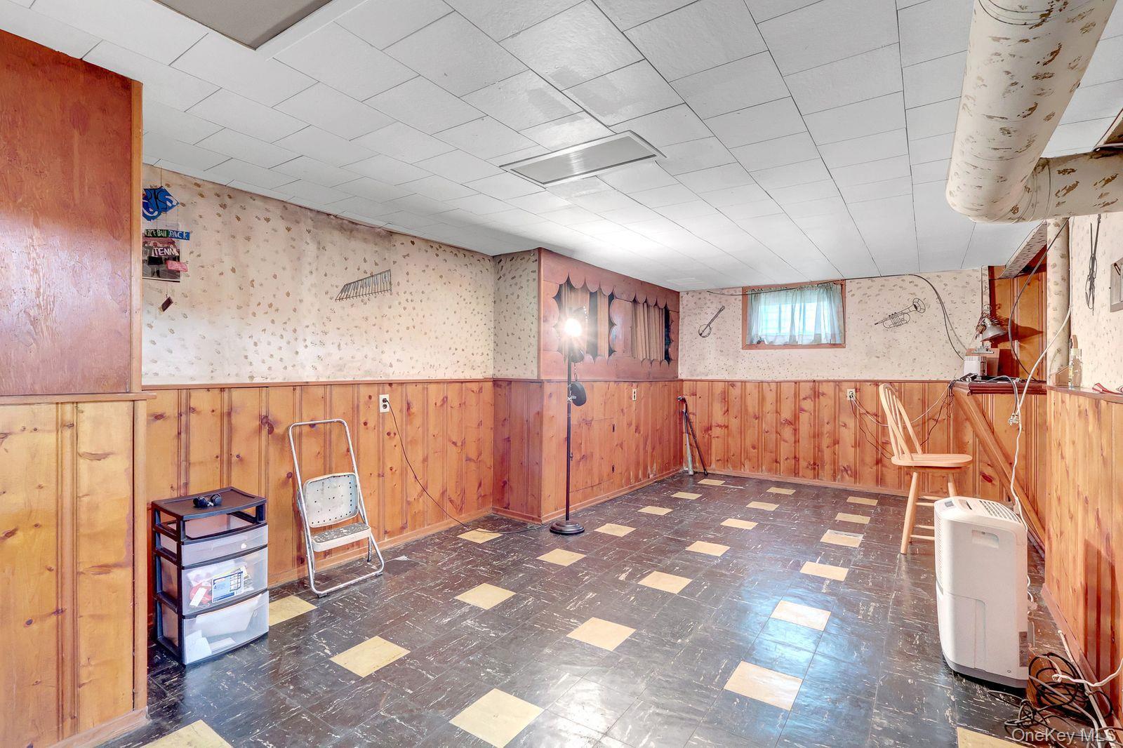 Single Family Salem Road Nassau County, NY 11553, MLS-1044301-13