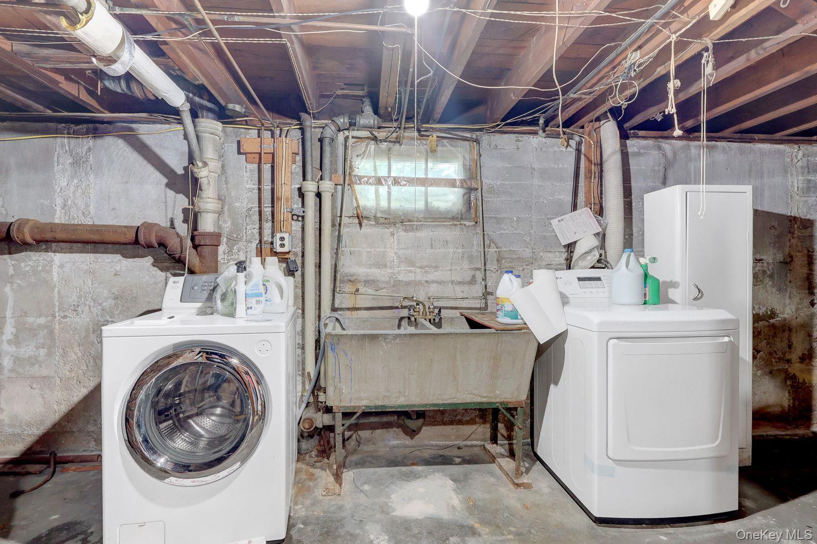 Single Family Salem Road Nassau County, NY 11553, MLS-1044301-14