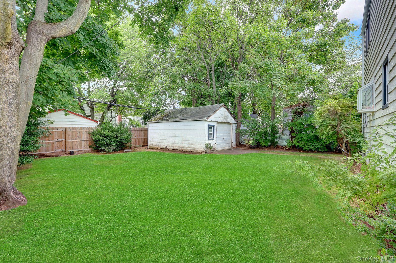 Single Family Salem Road Nassau County, NY 11553, MLS-1044301-16
