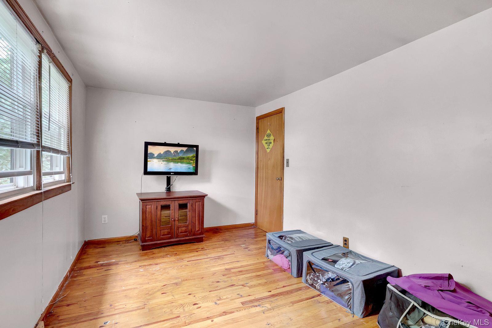 Single Family Salem Road Nassau County, NY 11553, MLS-1044301-8